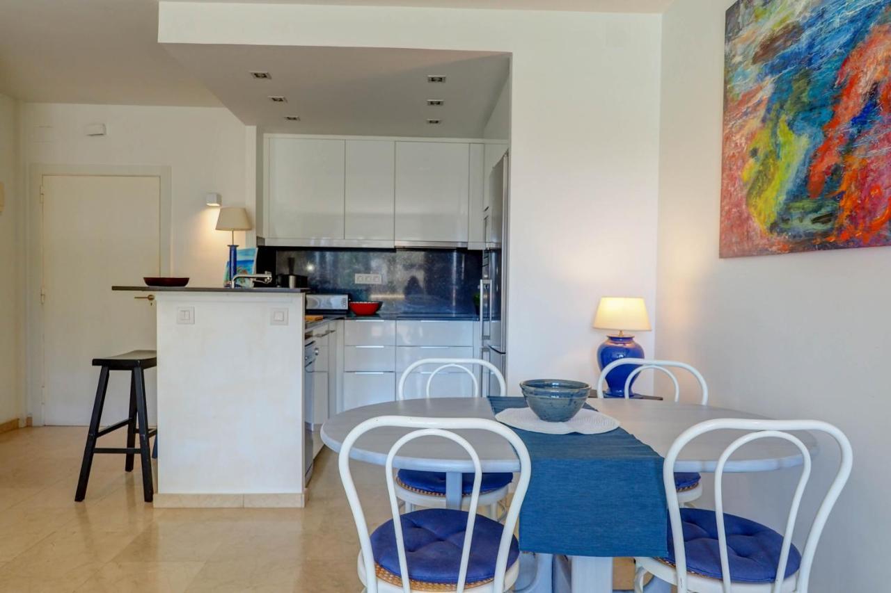 Mediterraneo Seaview Apartment By Hello Homes Σίτζες Εξωτερικό φωτογραφία