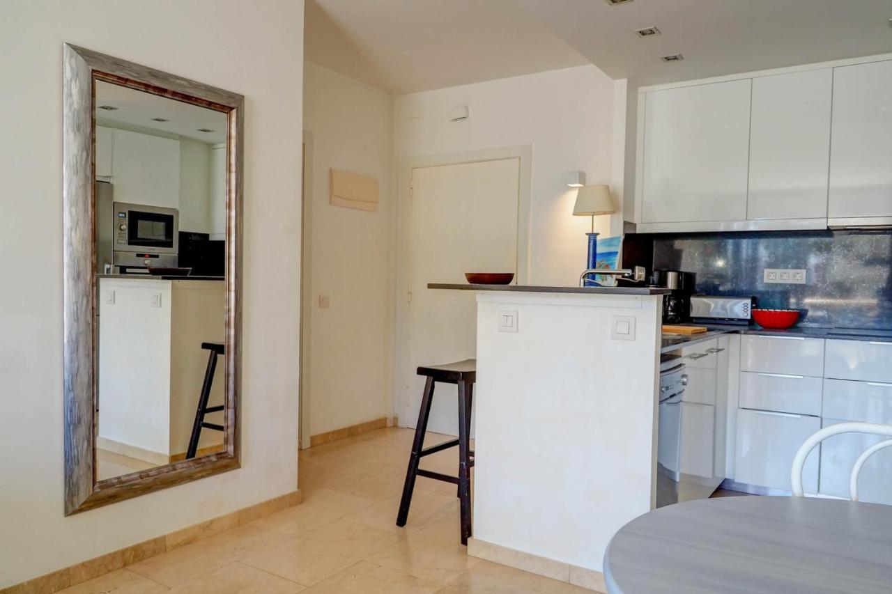 Mediterraneo Seaview Apartment By Hello Homes Σίτζες Εξωτερικό φωτογραφία