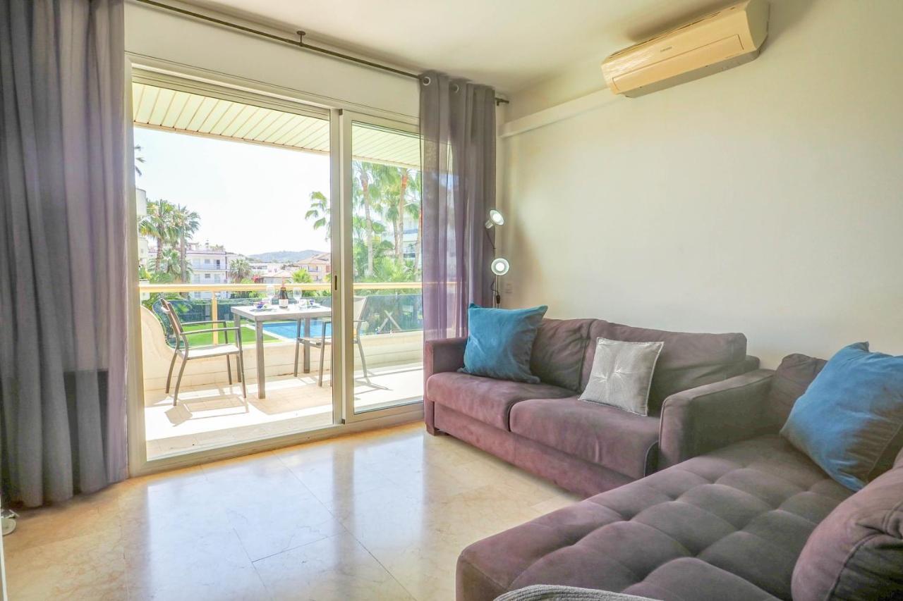 Mediterraneo Seaview Apartment By Hello Homes Σίτζες Εξωτερικό φωτογραφία