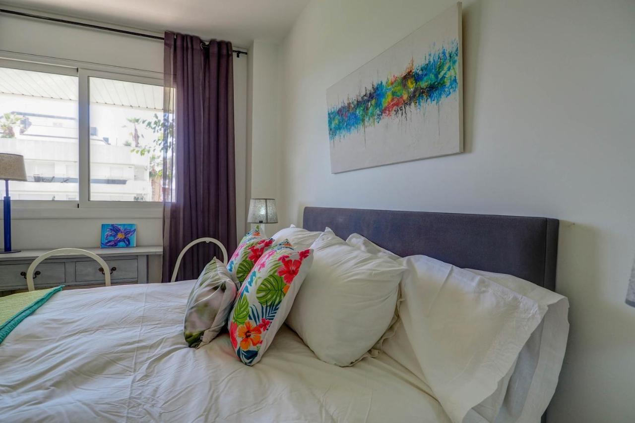 Mediterraneo Seaview Apartment By Hello Homes Σίτζες Εξωτερικό φωτογραφία