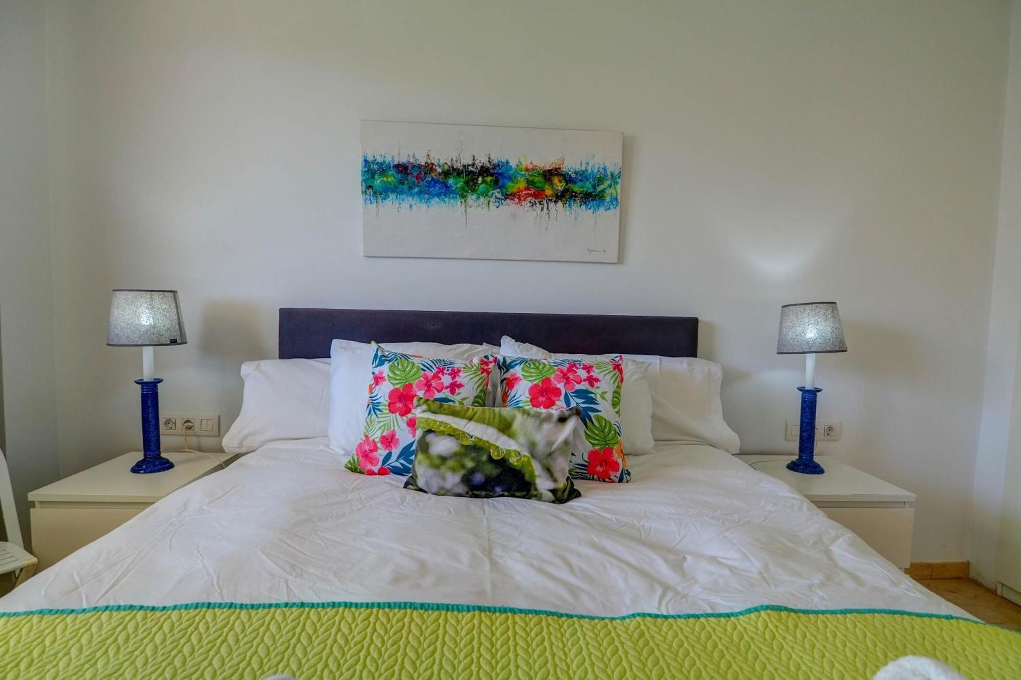 Mediterraneo Seaview Apartment By Hello Homes Σίτζες Εξωτερικό φωτογραφία