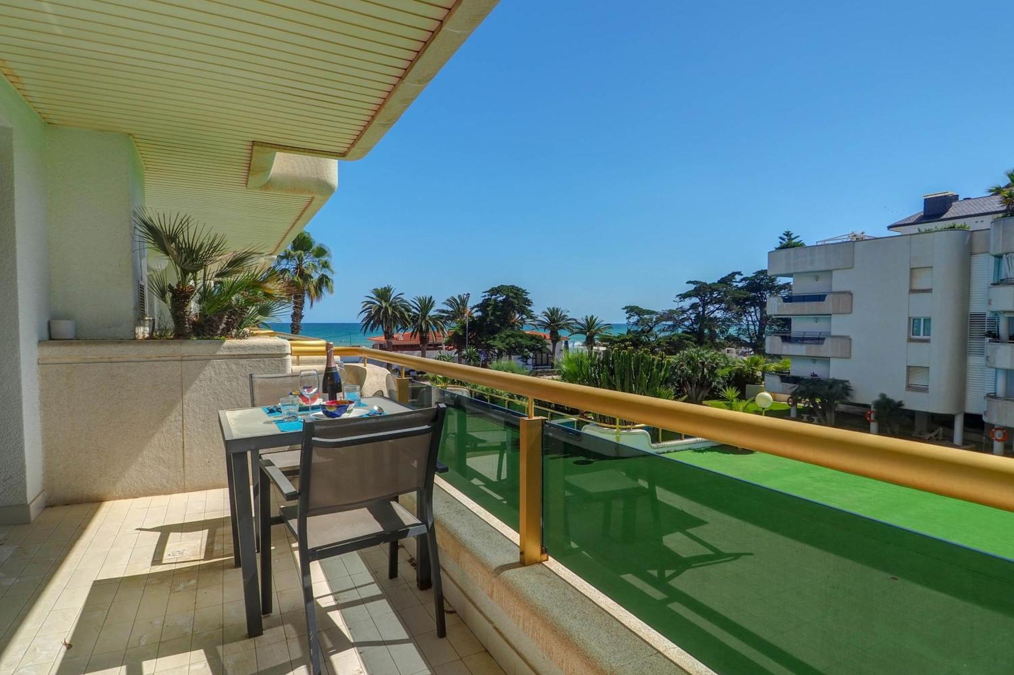Mediterraneo Seaview Apartment By Hello Homes Σίτζες Εξωτερικό φωτογραφία