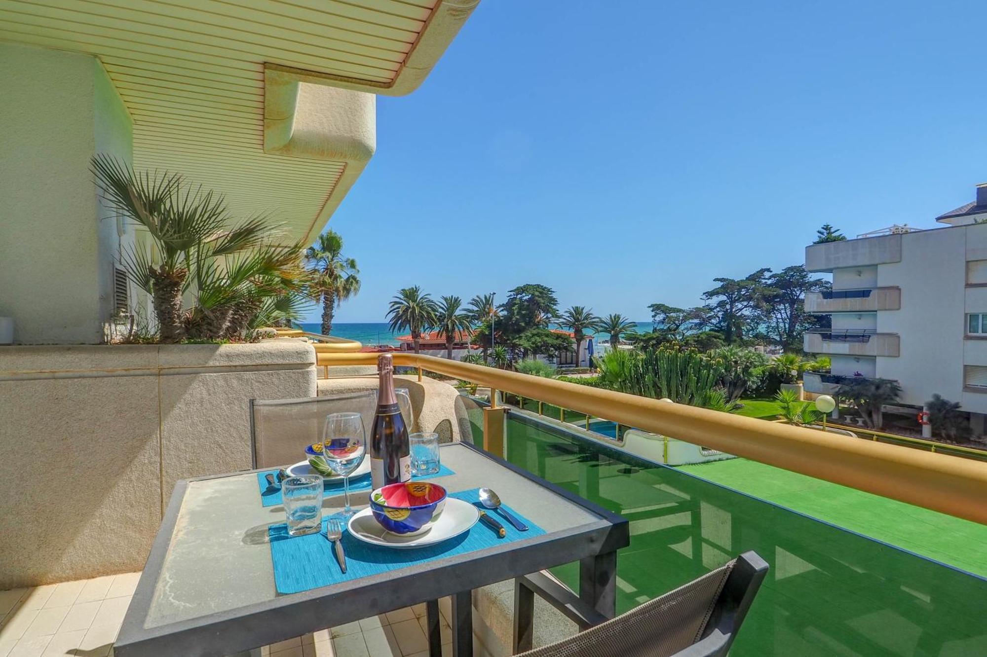Mediterraneo Seaview Apartment By Hello Homes Σίτζες Εξωτερικό φωτογραφία