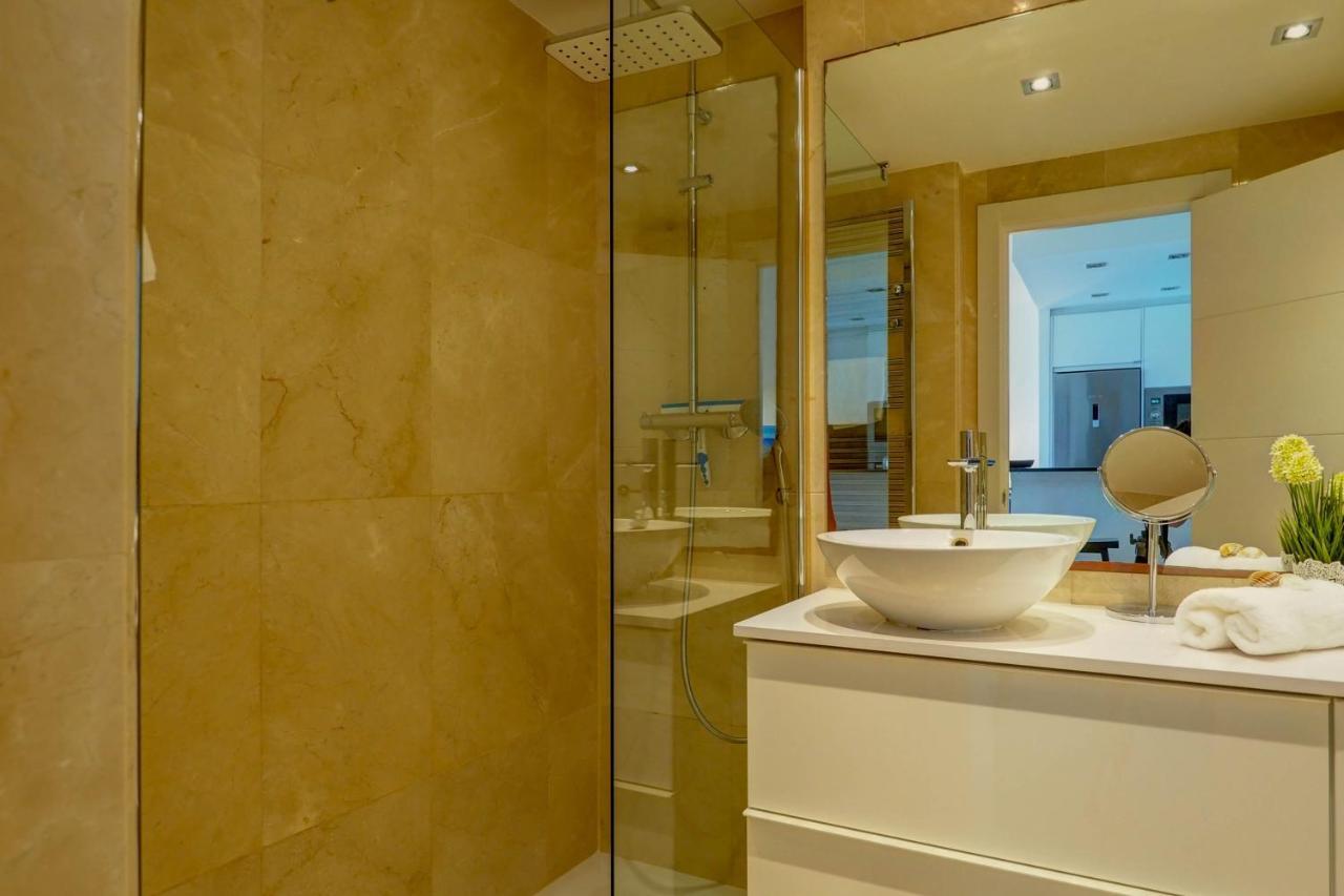 Mediterraneo Seaview Apartment By Hello Homes Σίτζες Εξωτερικό φωτογραφία