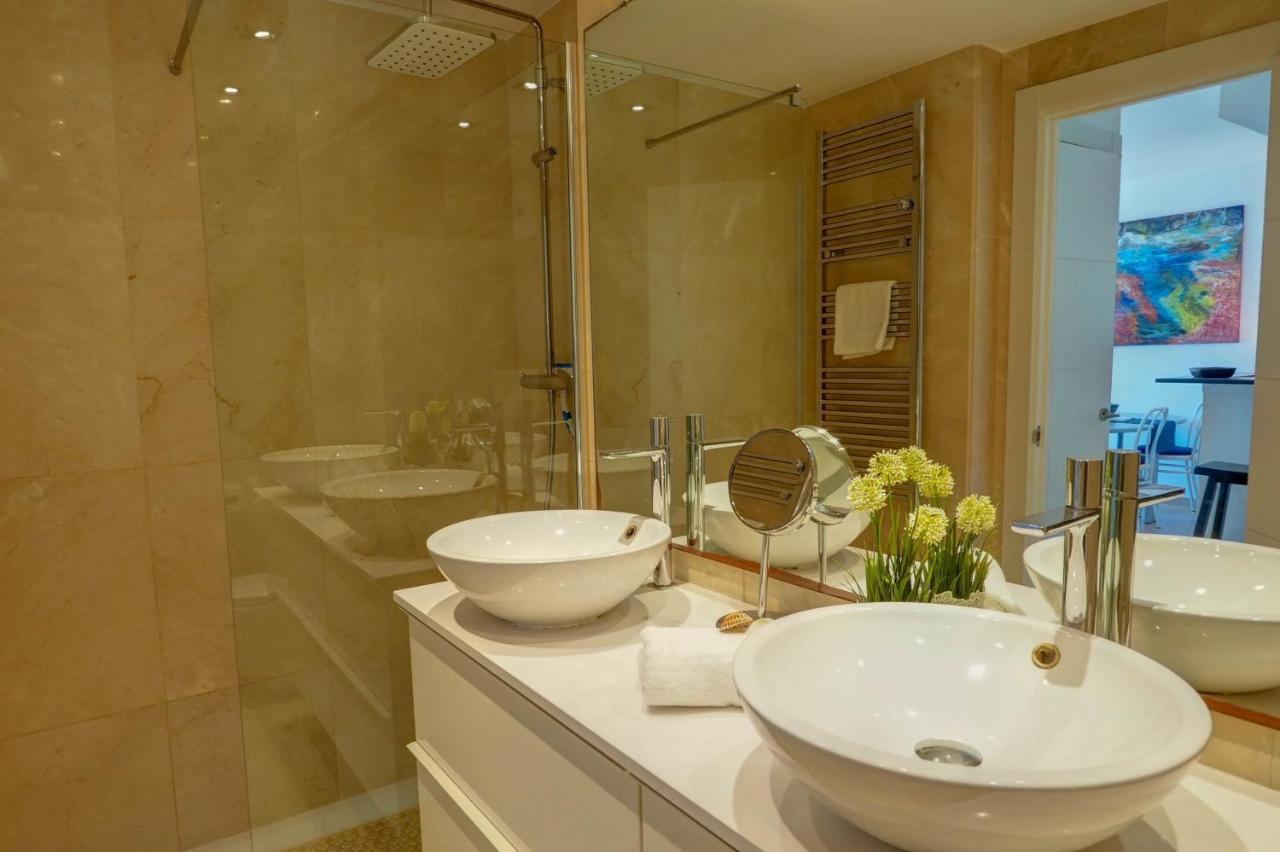 Mediterraneo Seaview Apartment By Hello Homes Σίτζες Εξωτερικό φωτογραφία